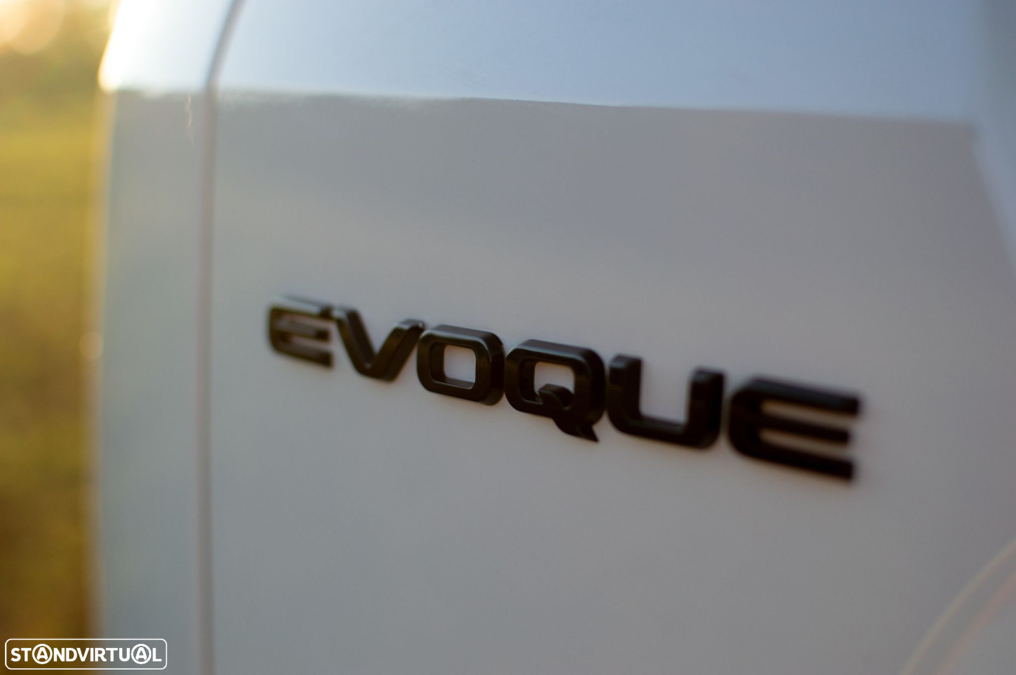 Land Rover Range Rover Evoque 2.0 D150 AWD R-Dynamic Auto - 9