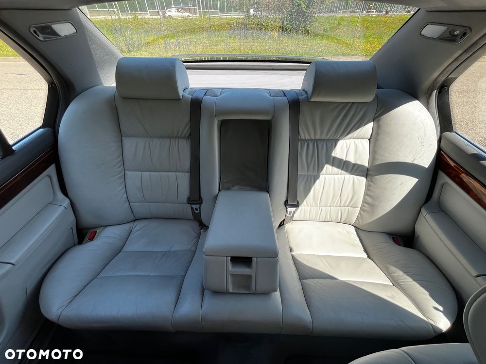 BMW Seria 7 - 32