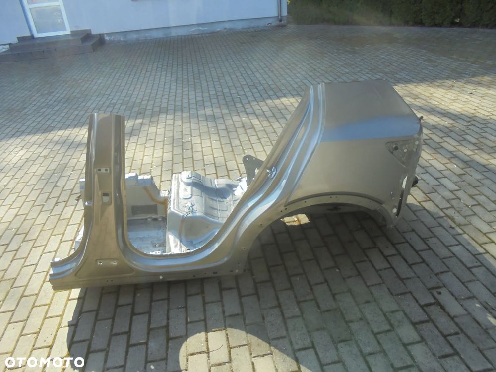 VOLVO XC40 II BLOTNIK CWIARTKA LEWY TYL