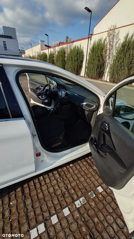Peugeot 208 1.2 PureTech Allure - 8