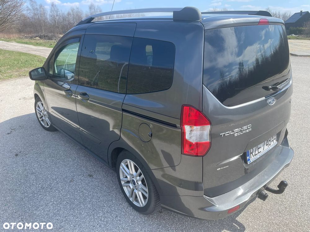 Ford Tourneo Courier 1.0 EcoBoost Titanium - 4