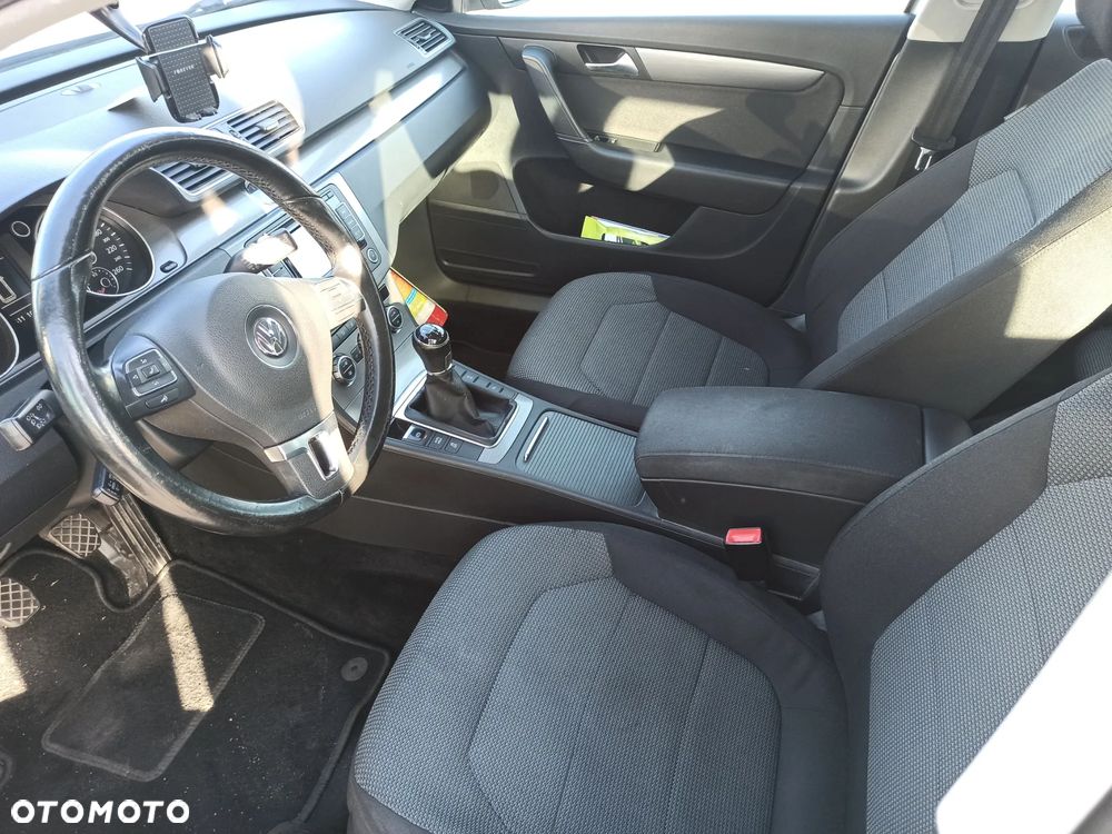 Volkswagen Passat 1.6 TDI Trendline - 12