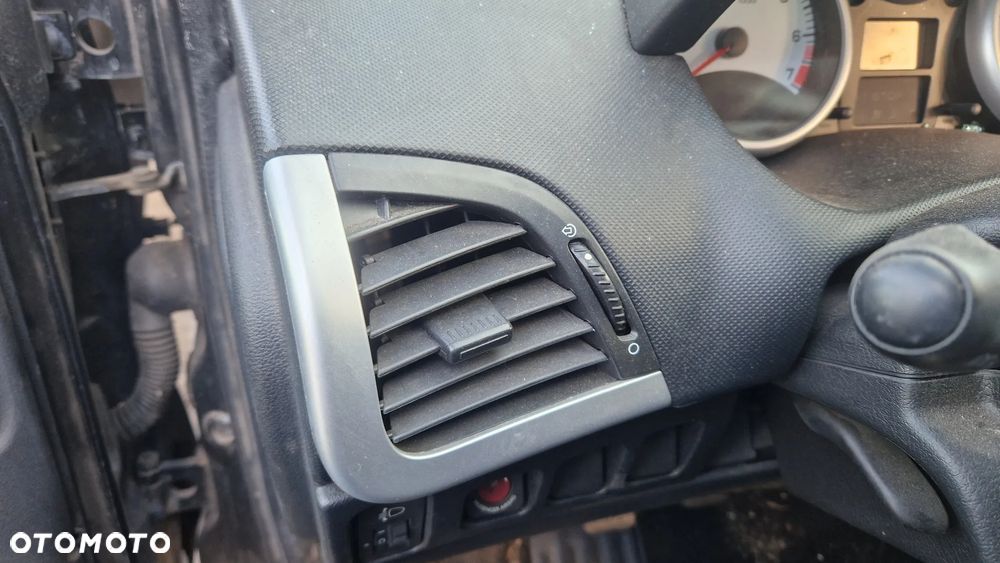 PEUGEOT 206+ PLUS KRATKA NAWIEWU LEWA - 1