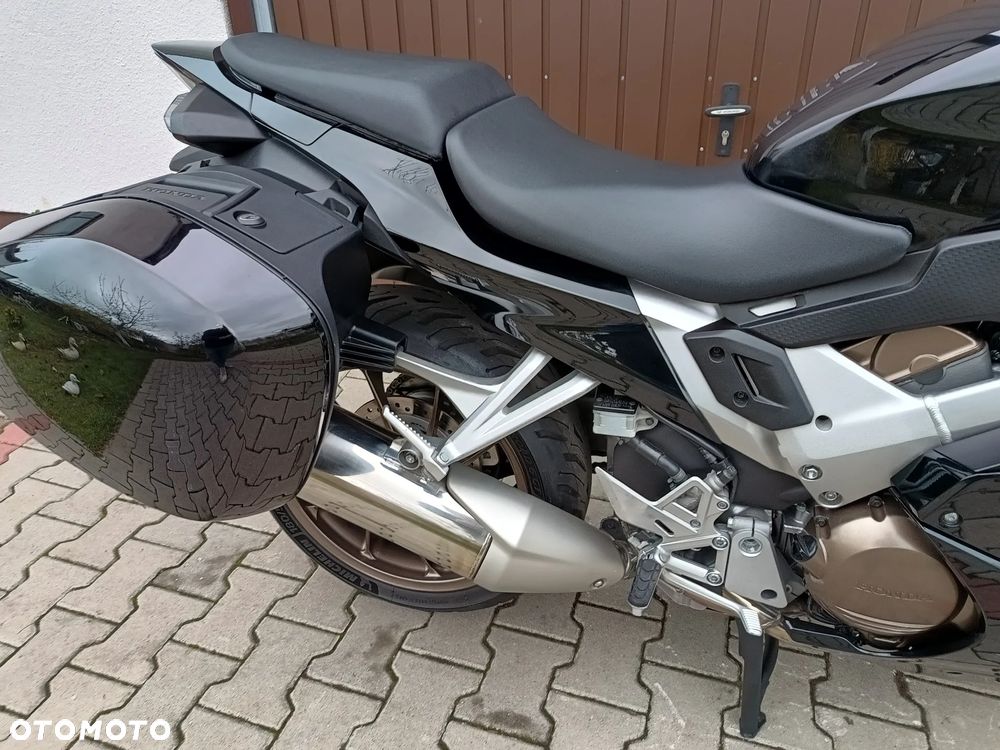 Honda VFR - 16