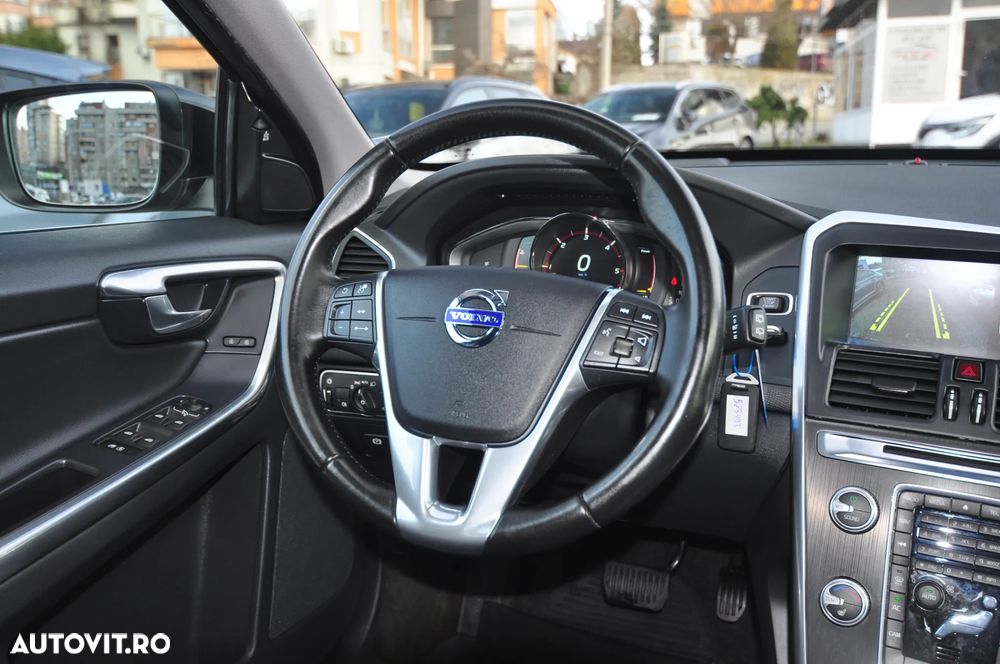 Volvo XC 60 D5 AWD Geartronic Momentum - 18