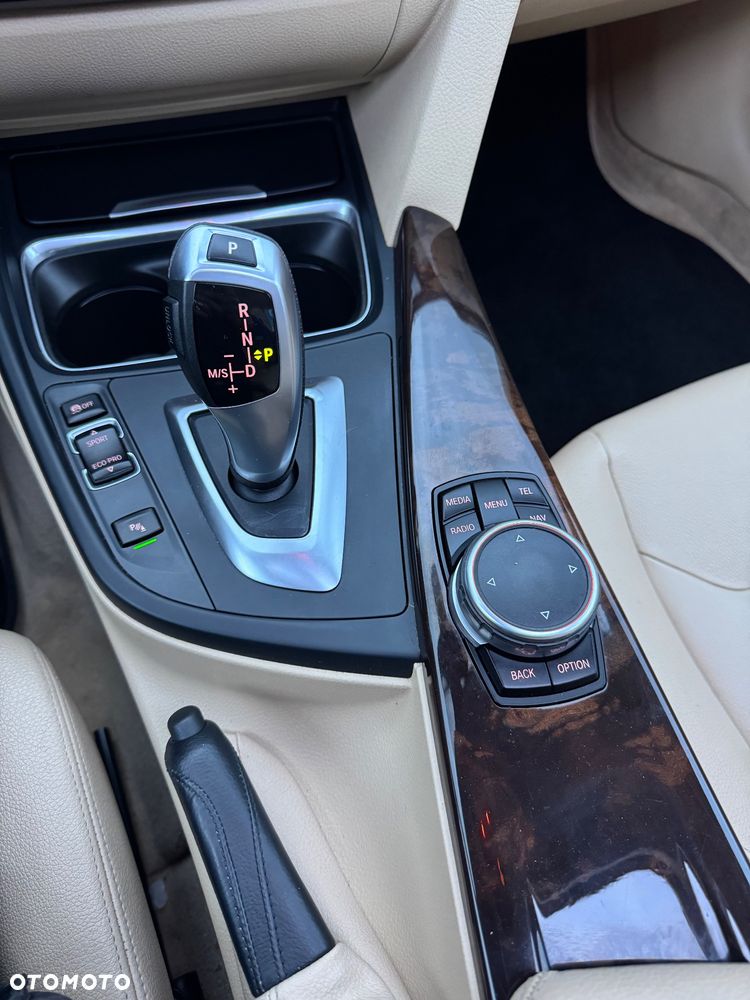 BMW Seria 3 328i xDrive - 27