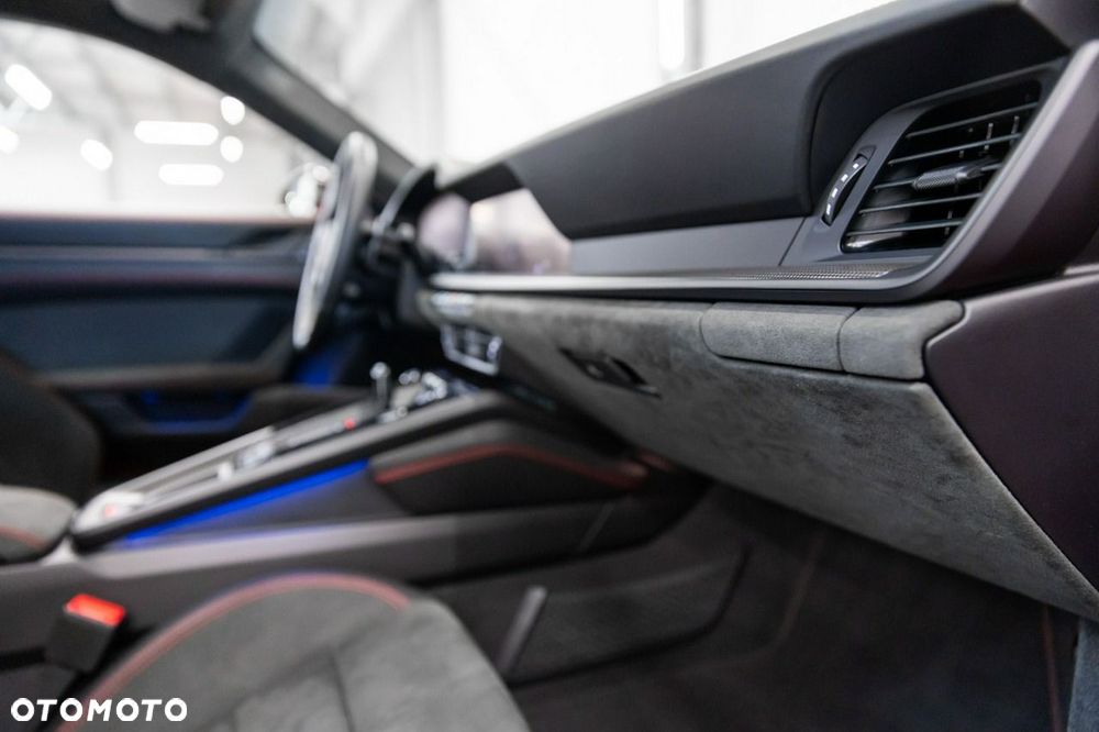Porsche 911 Carrera 4 GTS PDK - 35