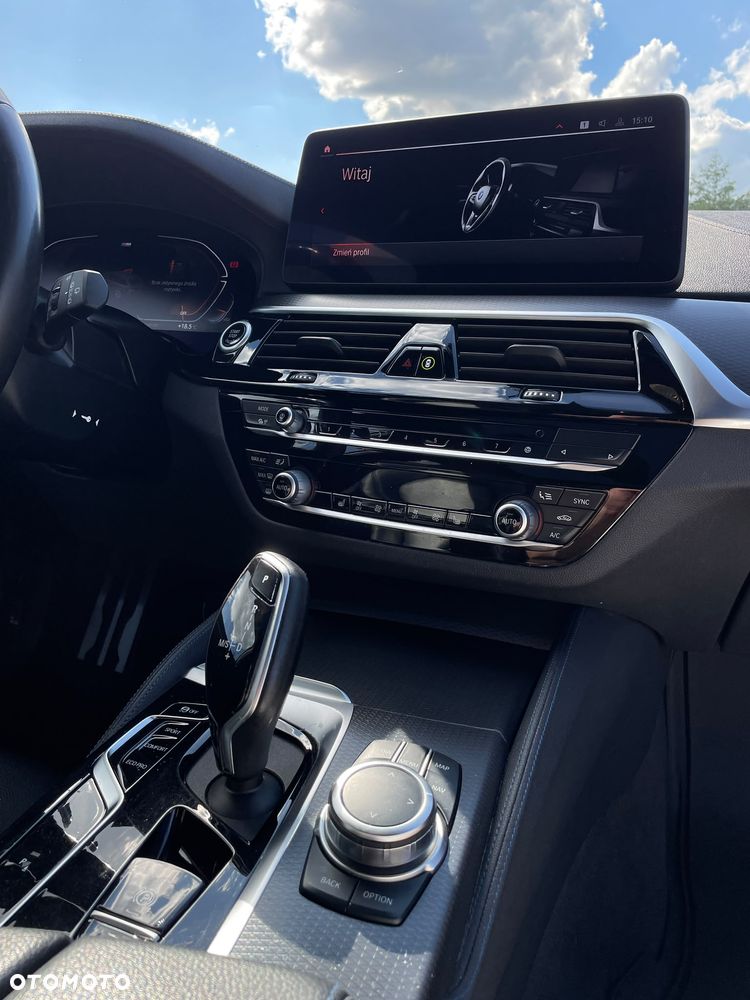 BMW Seria 5 540i xDrive mHEV M Sport sport - 32