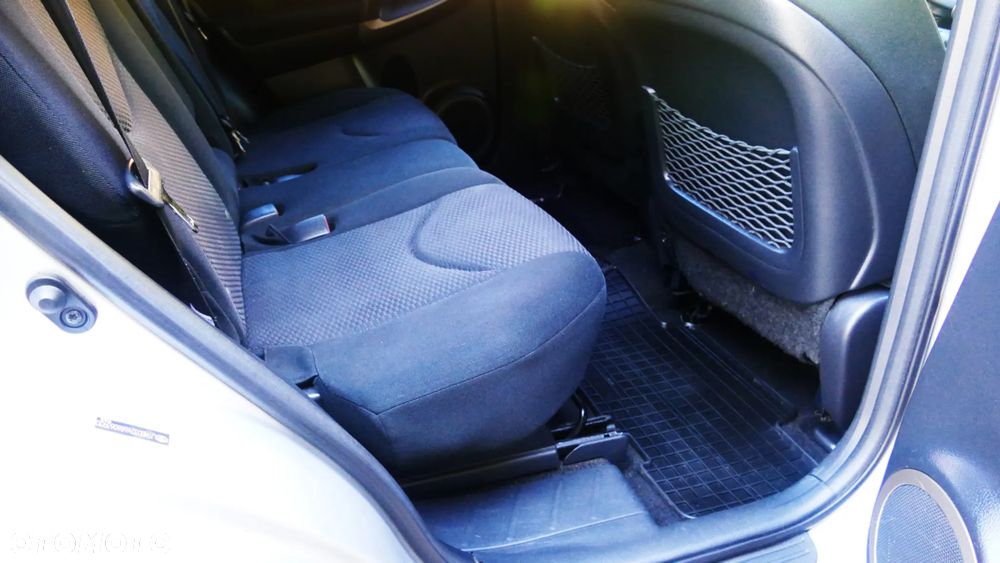 Toyota RAV4 - 8