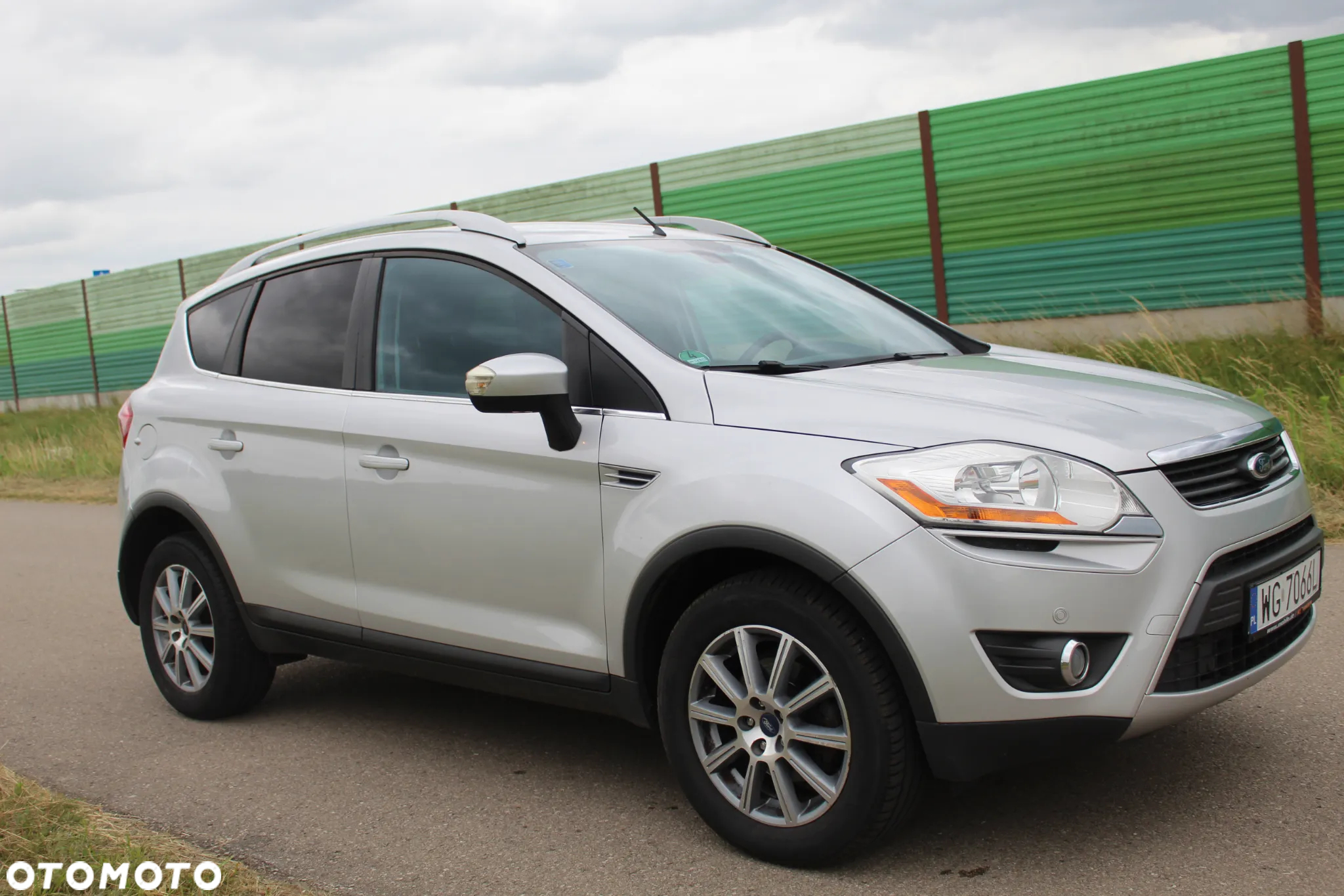 Ford Kuga 2.0 TDCi 2x4 Titanium - 4