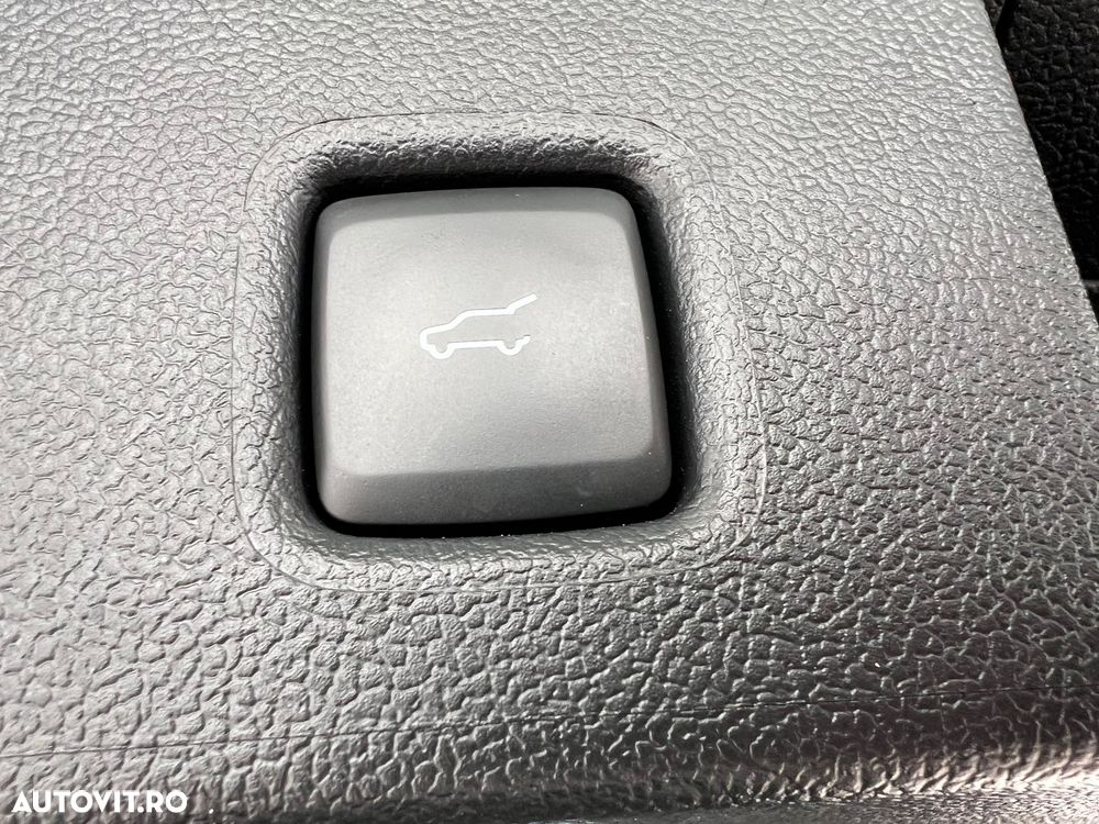 Ford Kuga 2.5 Duratec FWD PHEV ST-Line X - 24