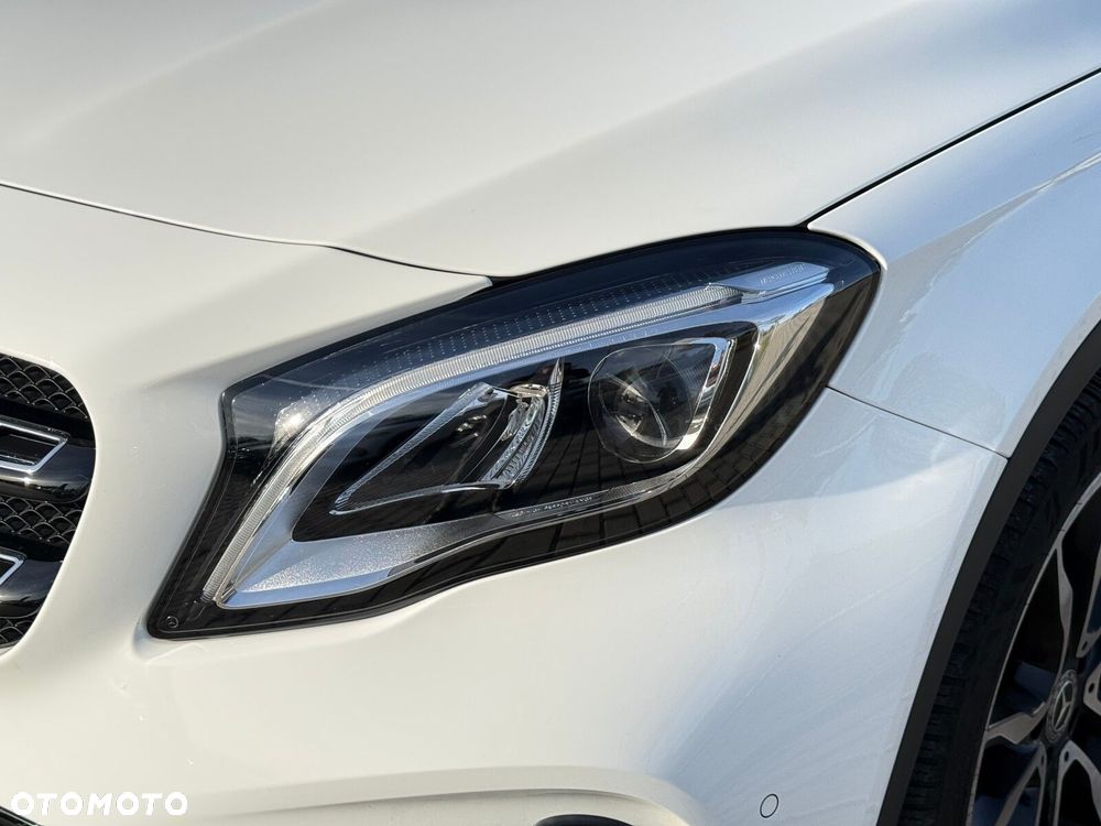 Mercedes-Benz GLA 200 7G-DCT Urban - 11