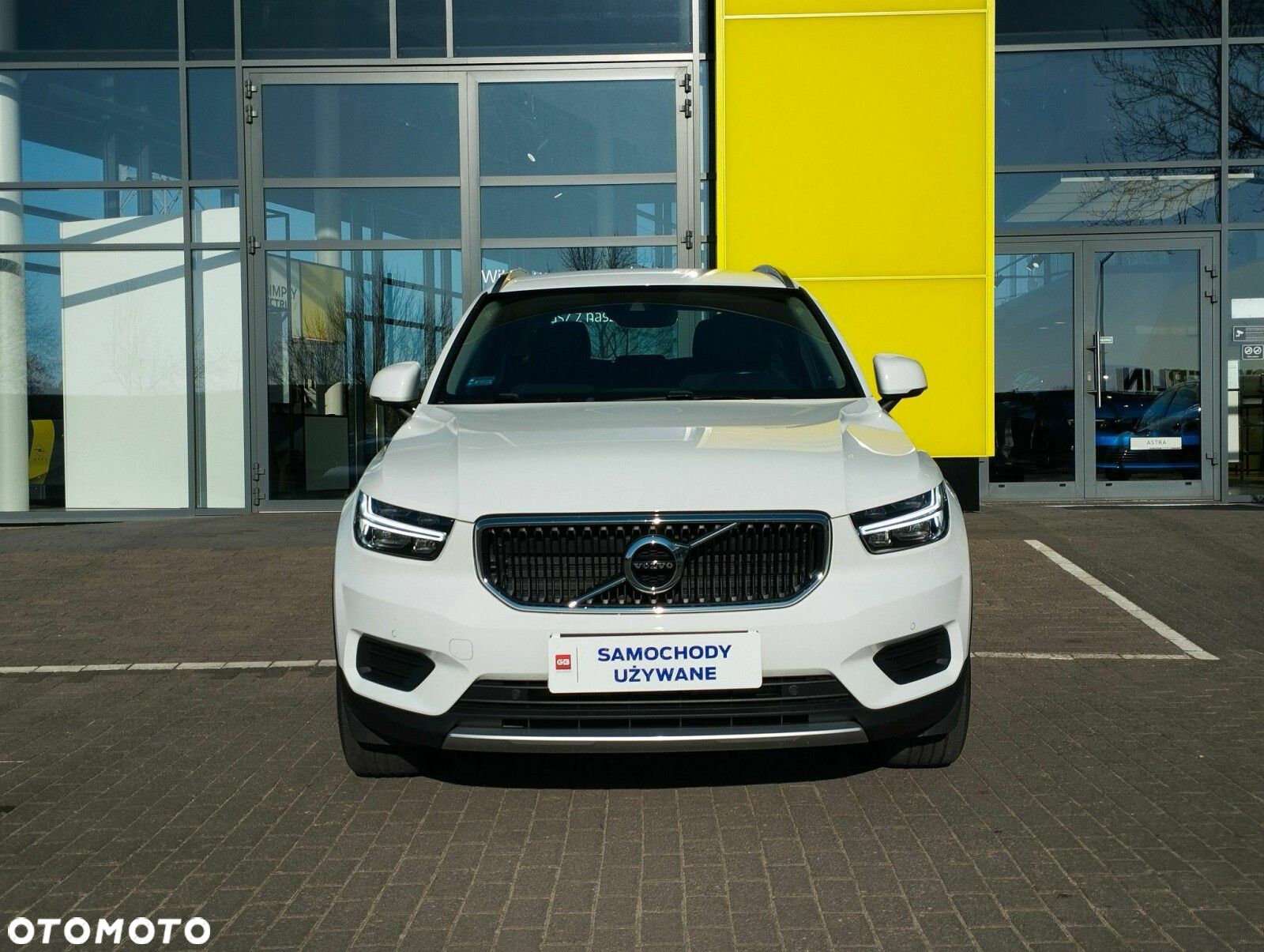 Volvo XC 40 T3 Momentum Pro - 3