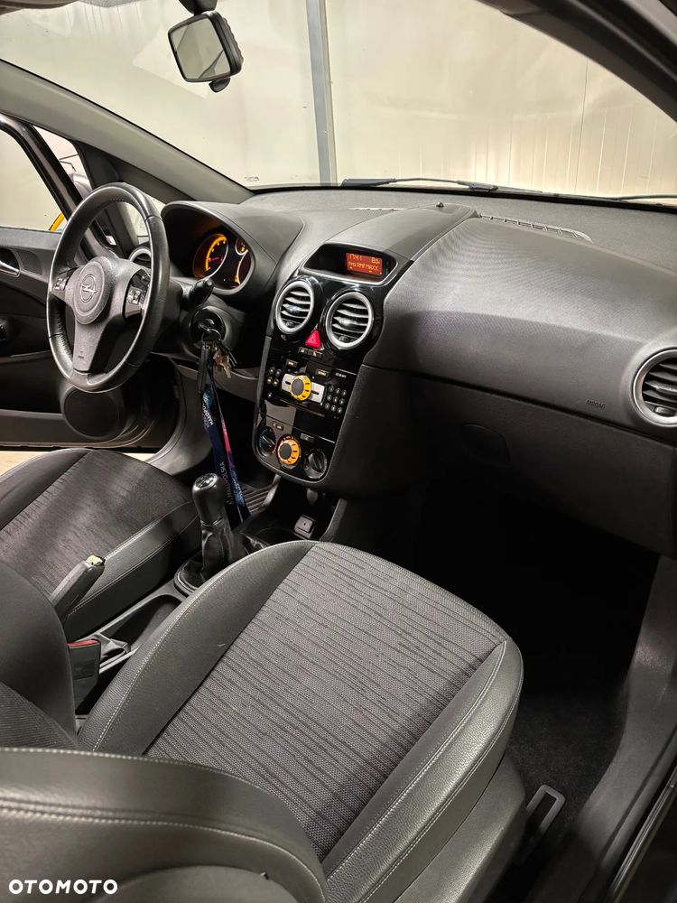 Opel Corsa 1.4 16V Energy - 10