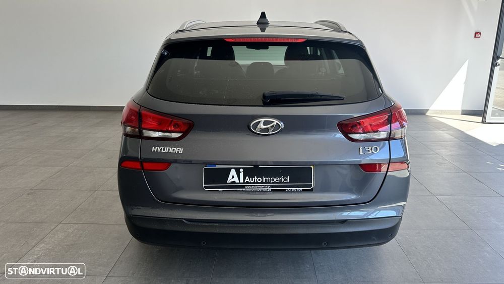 Hyundai i30 SW 1.6 CRDi Blue Comfort Auto AC+J17 - 4