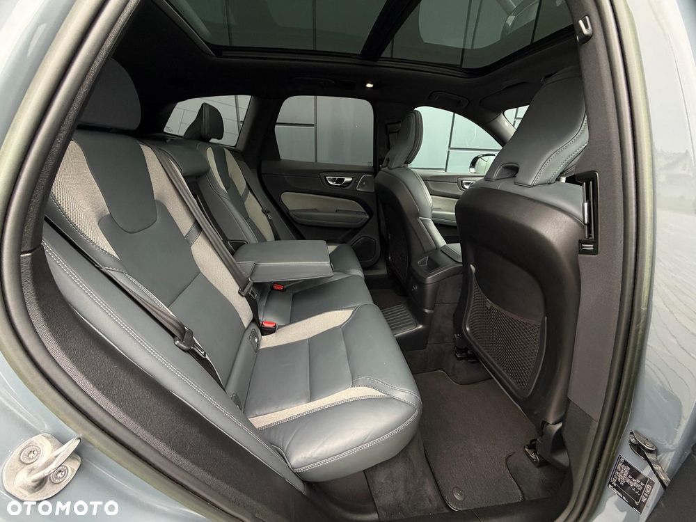 Volvo XC 60 T8 AWD Recharge Plus Black Edition - 23