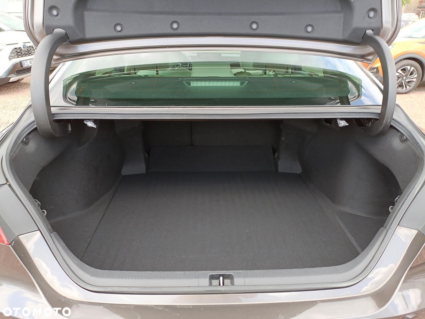 Toyota Camry - 19