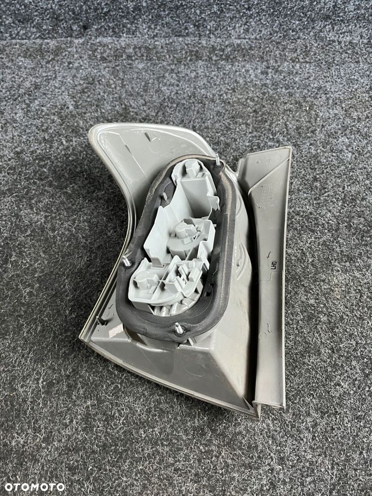 toyota corolla verso II lampa prawy tył tylna - 10