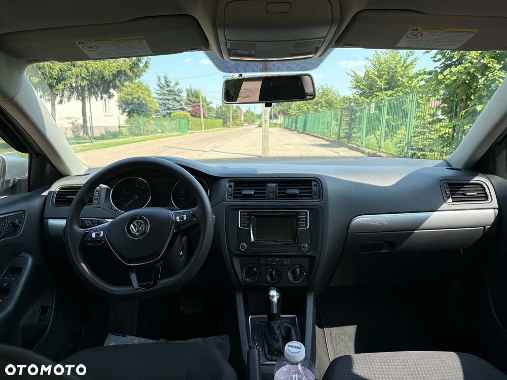 Volkswagen Jetta - 4