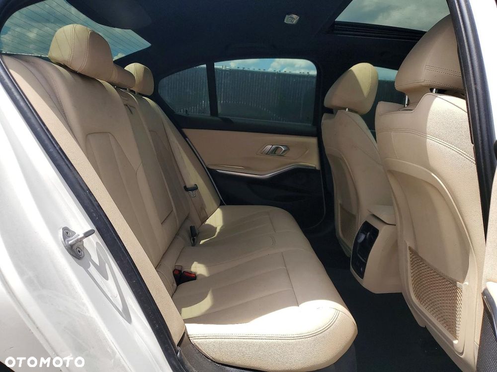 BMW Seria 3 330i - 11