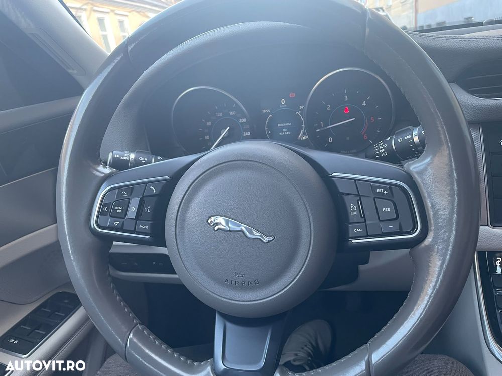 Jaguar XF 20d RWD E-Performance Prestige - 28