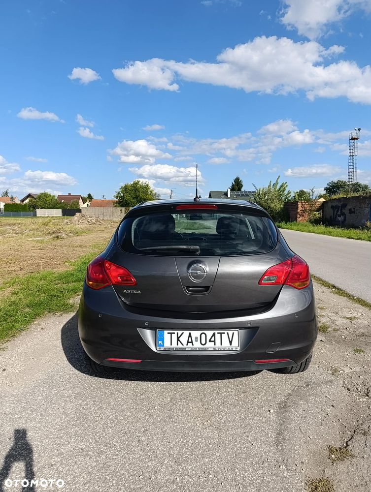 Opel Astra 1.6 - 9