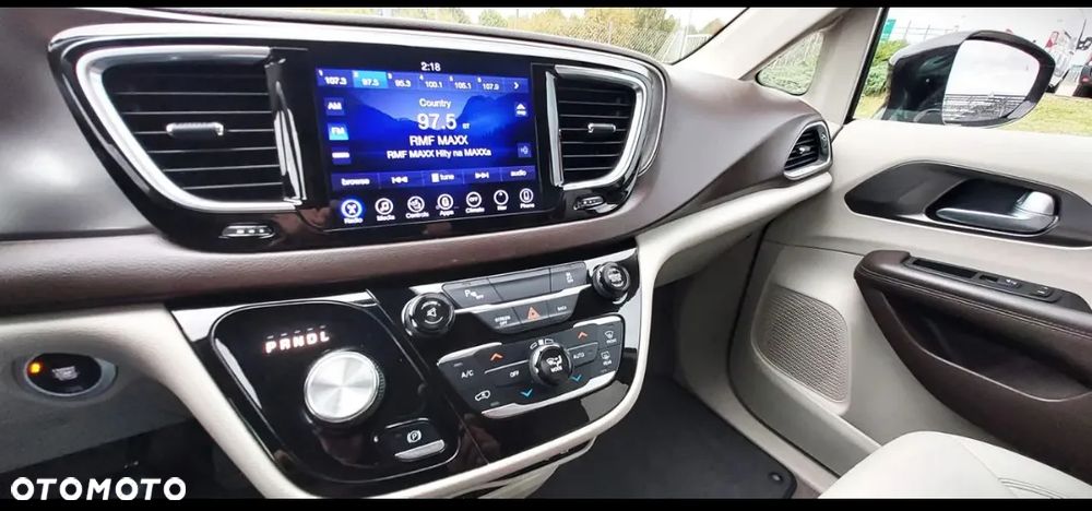 Chrysler Pacifica - 16