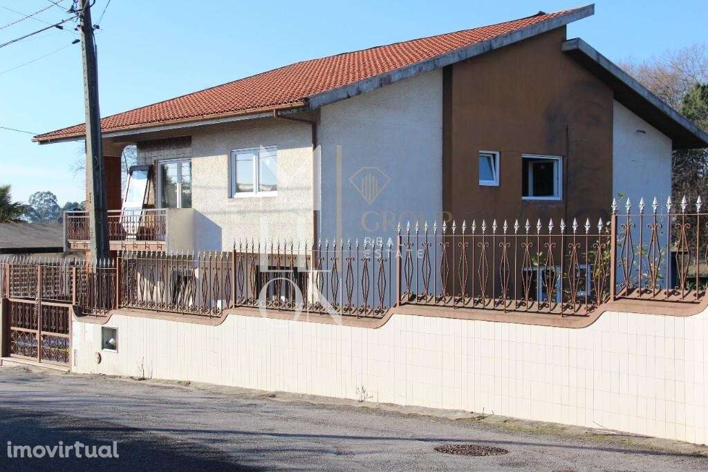 Moradia bi-familiar em remodelação - Santa Maria de Lamas - Grande imagem: 3/4