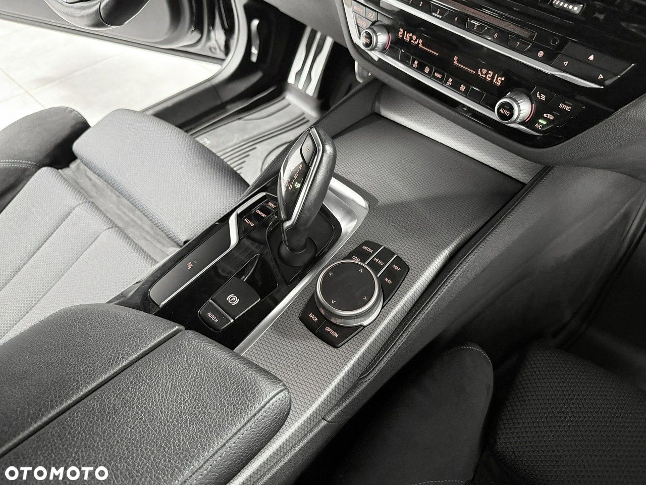 BMW Seria 5 520d Touring M Sport Edition - 36