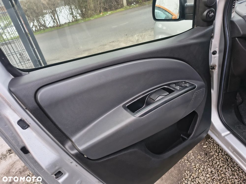 Fiat Doblo 1.6 16V Multijet Emotion - 12