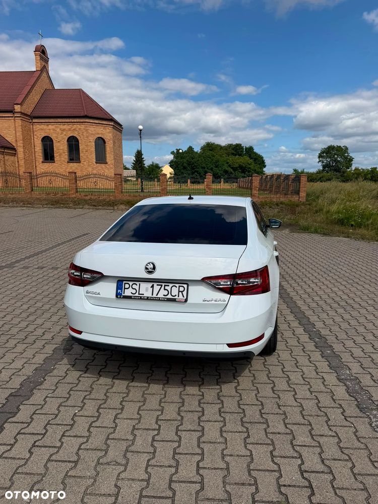 Skoda Superb 2.0 TDI Ambition DSG - 11