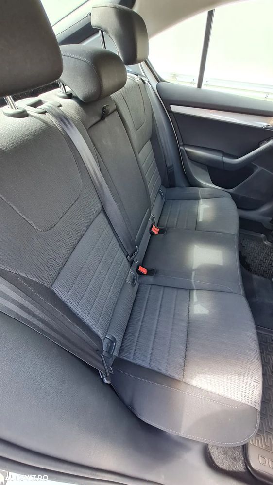 Skoda Octavia 2.0 TDI DSG Style - 8