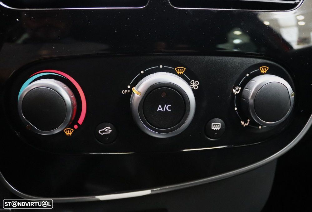 Renault Clio 1.2 16V Confort - 16