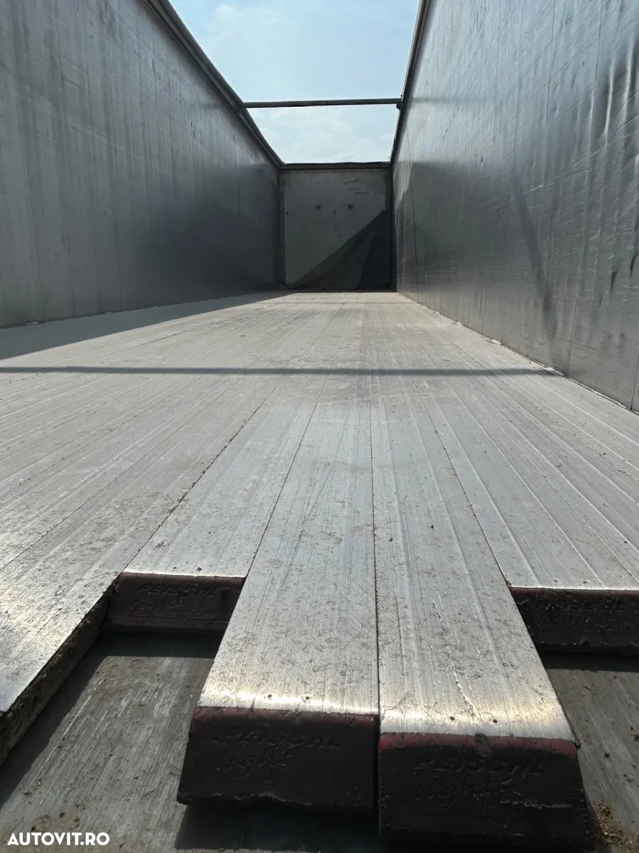 Alta Peischl, walking floor, 2022, factura externa - 10