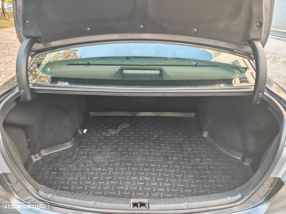 Toyota Avensis SD 2.2 D-4D Luxury +GPS+Pele - 15