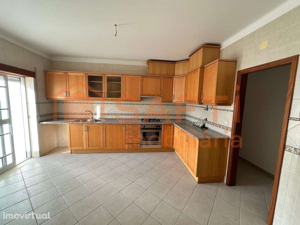 Apartamento T1 com garagem e terraço - Grande imagem: 2/10