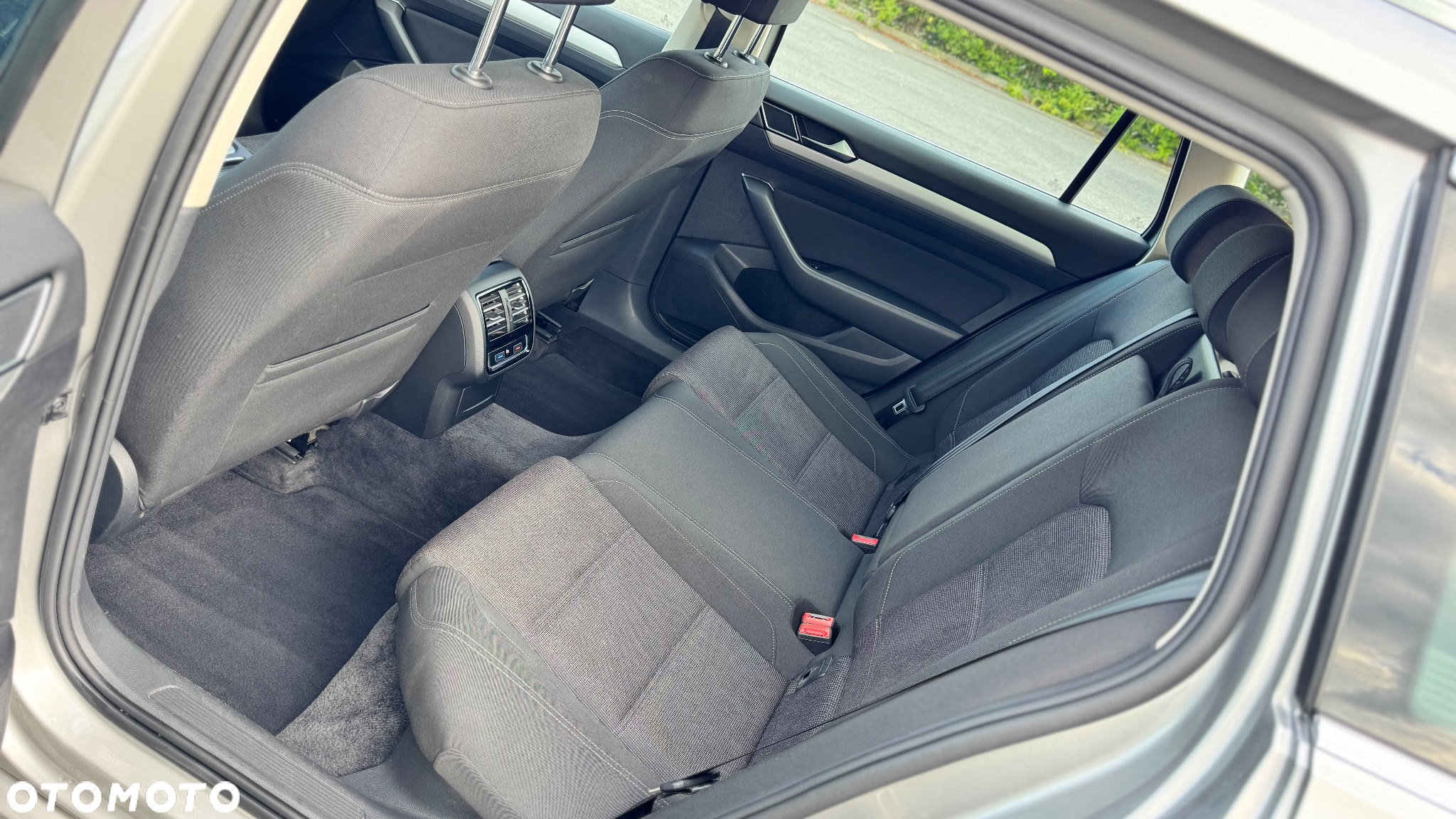 Volkswagen Passat Variant 1.6 TDI (BlueMotion Technology) DSG Comfortline - 17