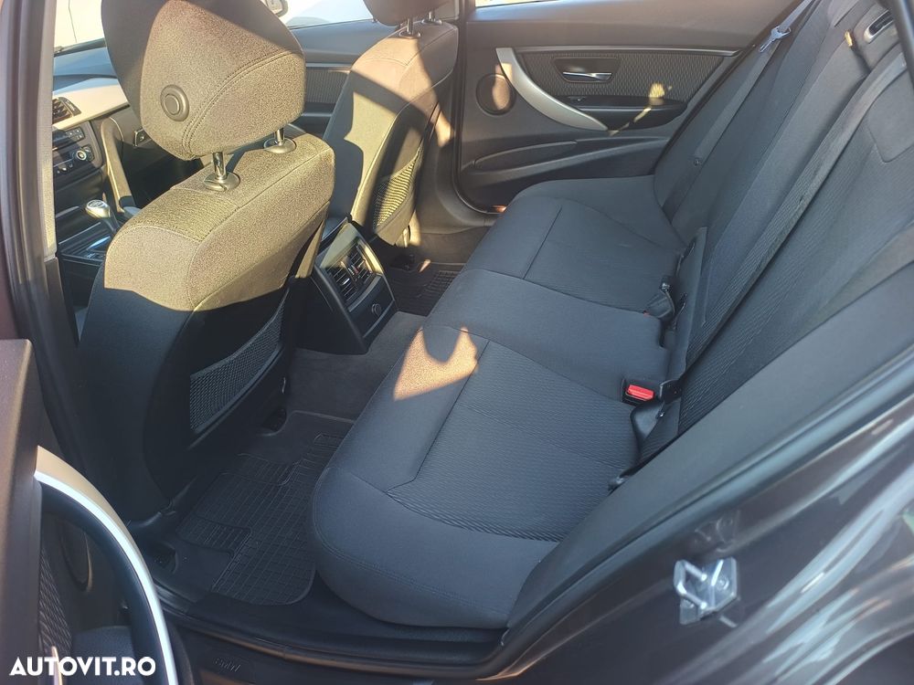 BMW Seria 3 318d - 11