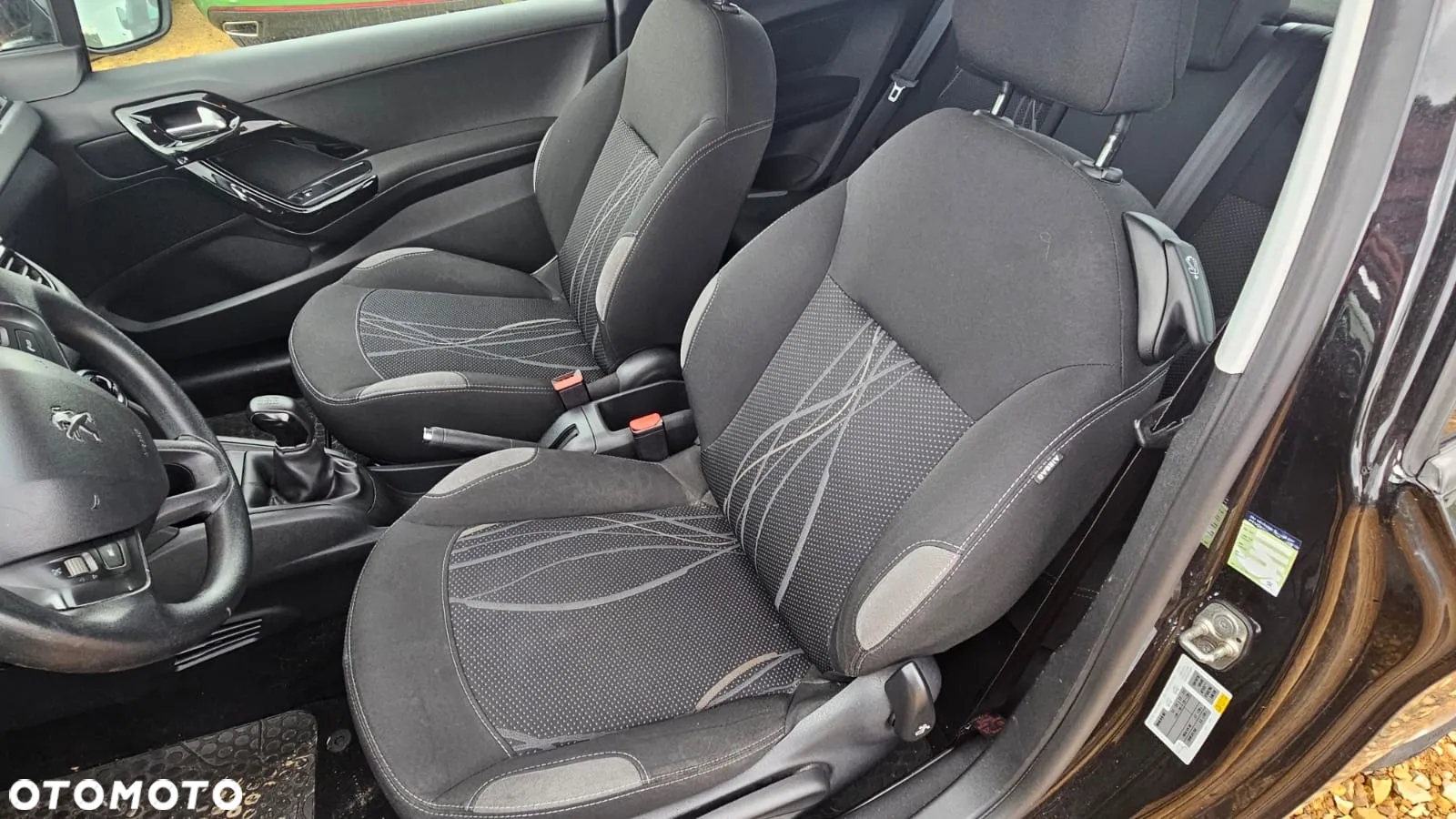 Peugeot 208 - 6