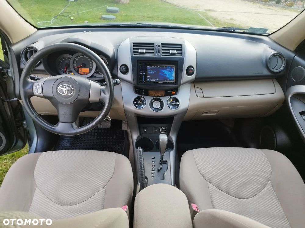 Toyota RAV4 - 16