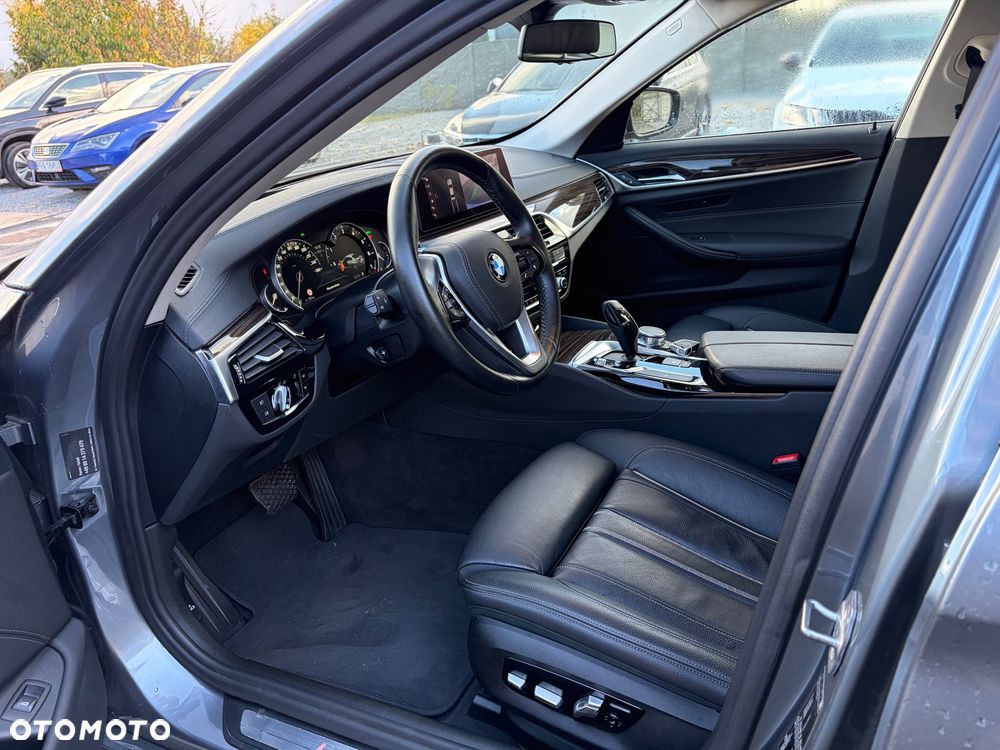 BMW Seria 5 530i GPF Luxury Line sport - 12