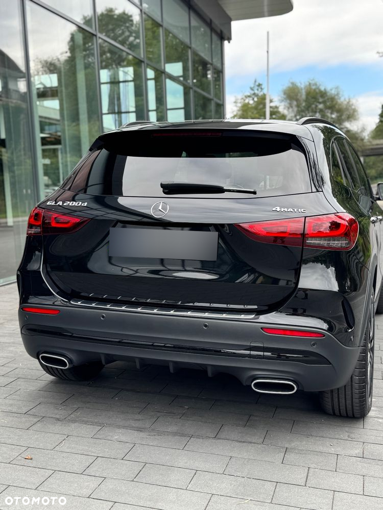 Mercedes-Benz GLA 200 d 4-Matic - 12