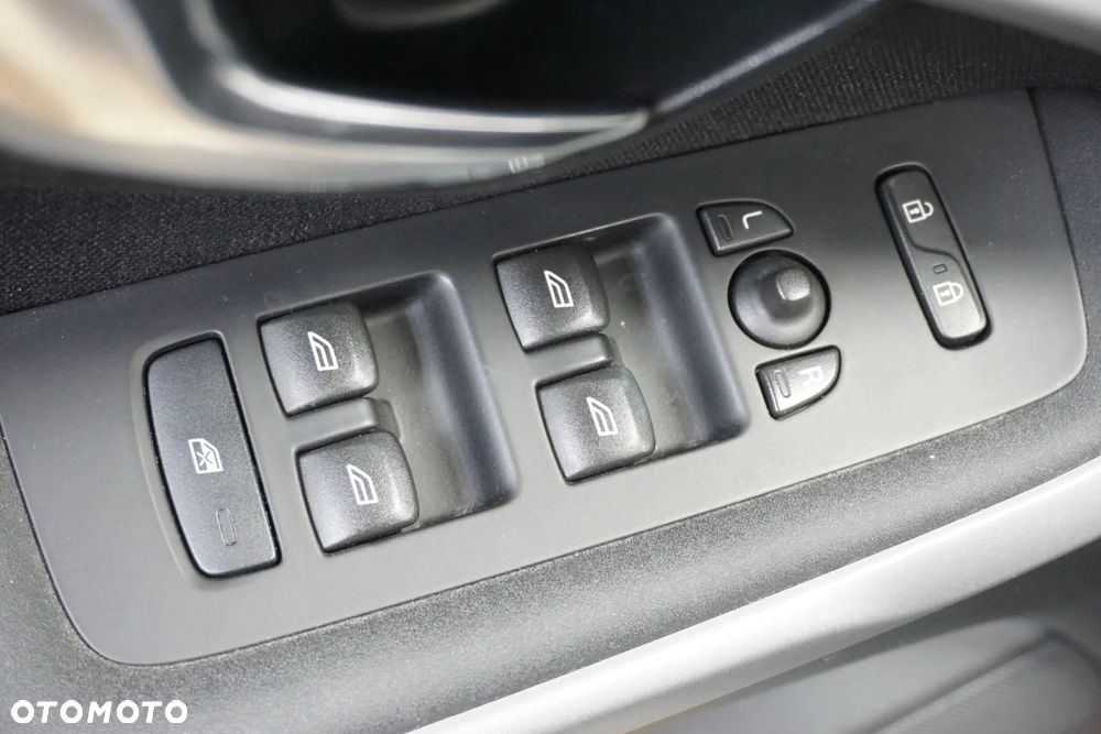 Volvo V40 D2 Kinetic - 27