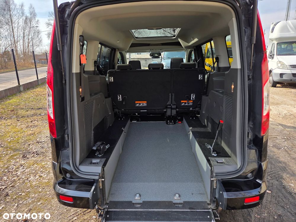 Ford Tourneo Connect Grand - 23