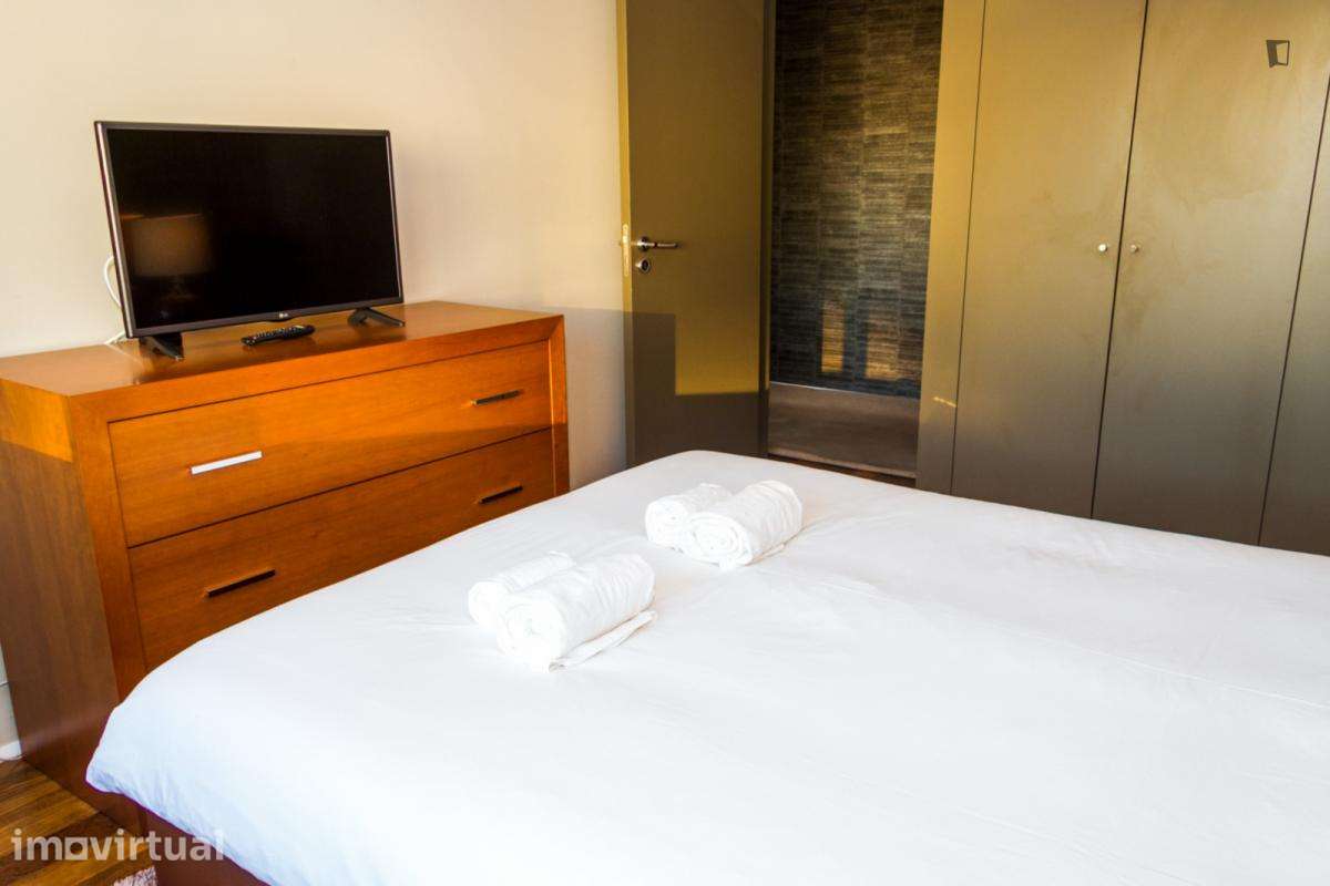 Apartamento com 3 quartos - localizado em Porto - Grande imagem: 5/33