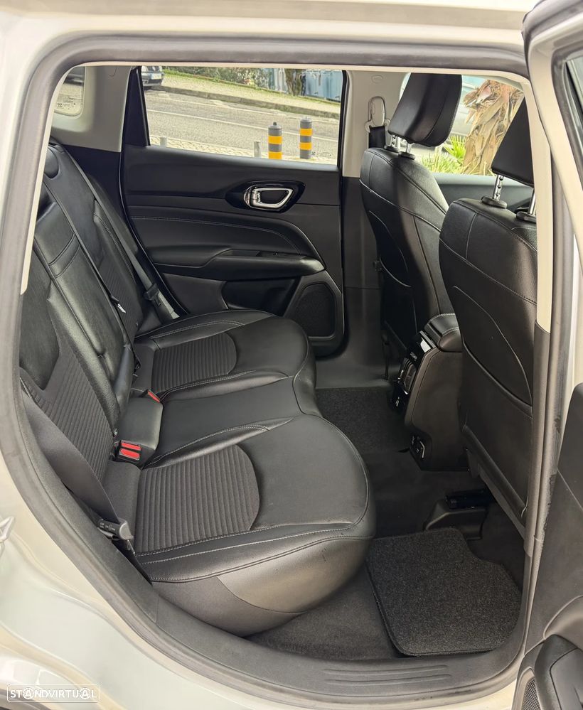 Jeep Compass 1.3 T Limited - 23