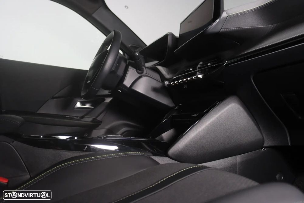 Peugeot e-2008 Active - 17