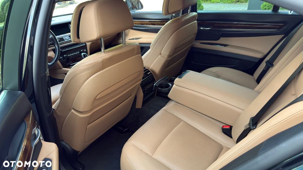 BMW Seria 7 750d xDrive - 14