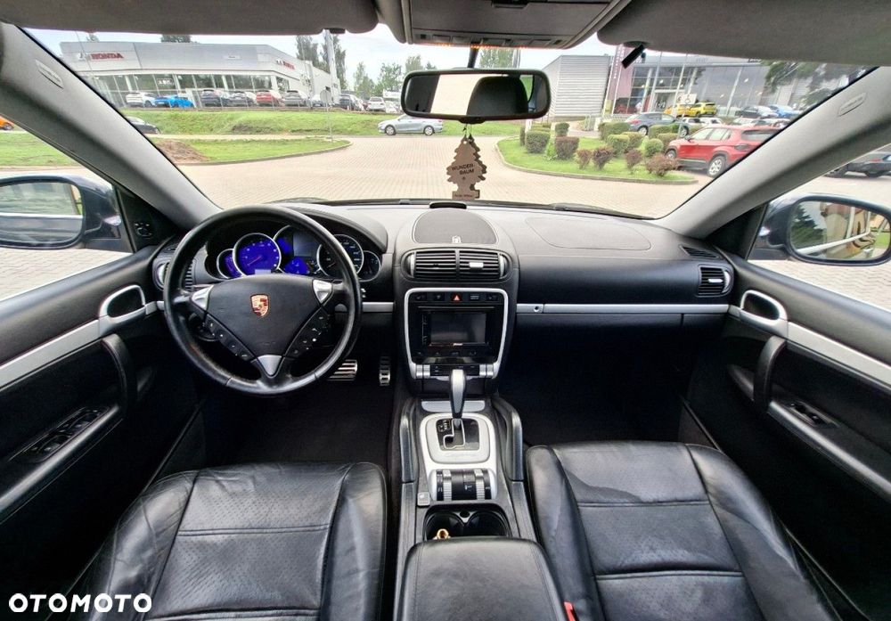 Porsche Cayenne - 26