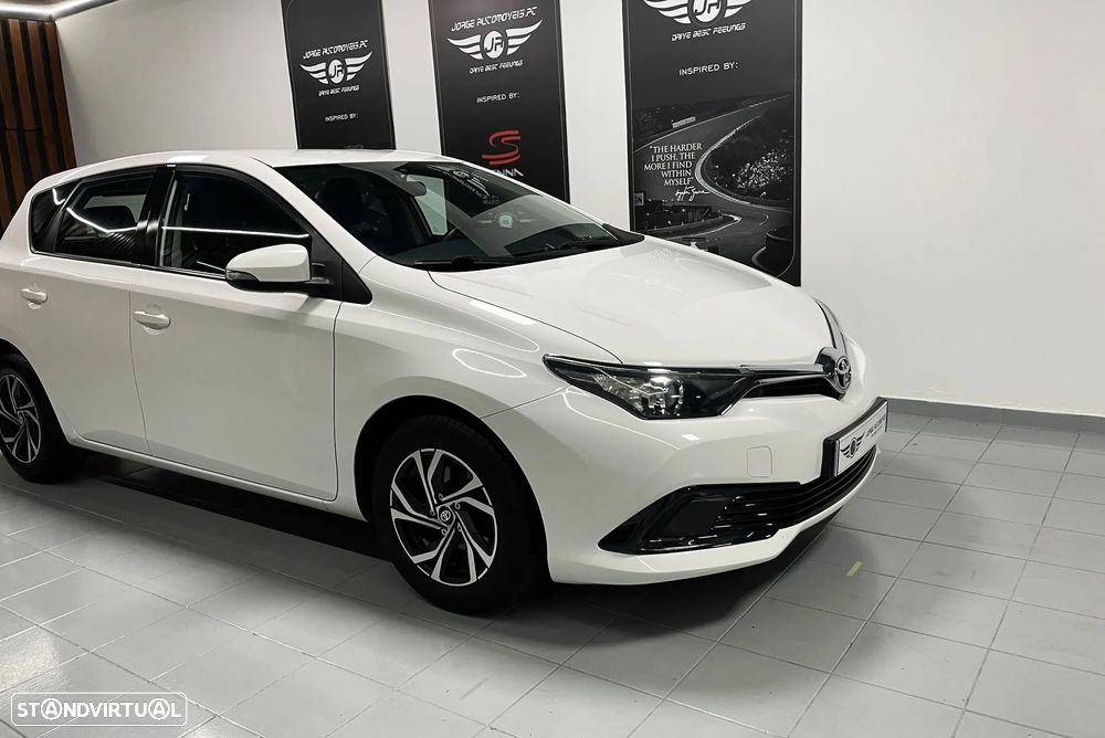 Toyota Auris 1.4 D-4D Exclusive - 6
